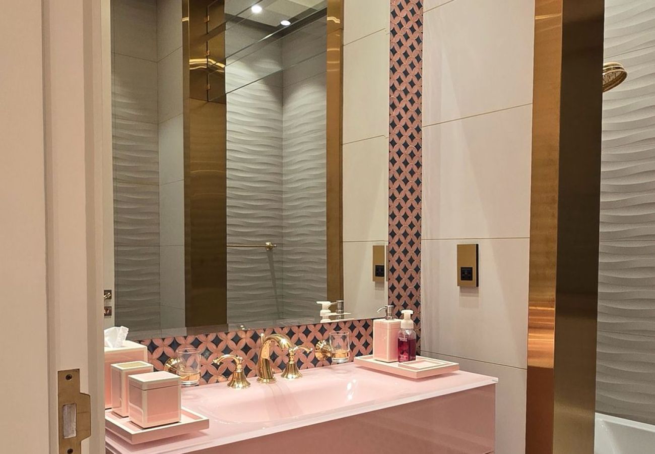 Villa in Dubai - Palatial 7-Bedroom Ultra-Luxury Villa with Private Diwan, Dual Pools, Private Lounge Club & Elite Finishes Villa in Dubai - Palatial 7-Bedroom Ultra-Luxury Villa with Private Diwan, Dual Pools, Private Lounge Club & Elite Finishes
