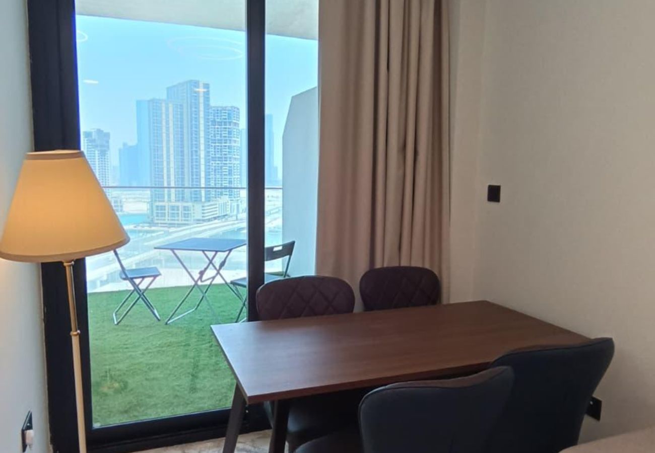 Apartment in Abu Dhabi - Elegant 1br Apt with balcony | Al Maryah Vista 1 