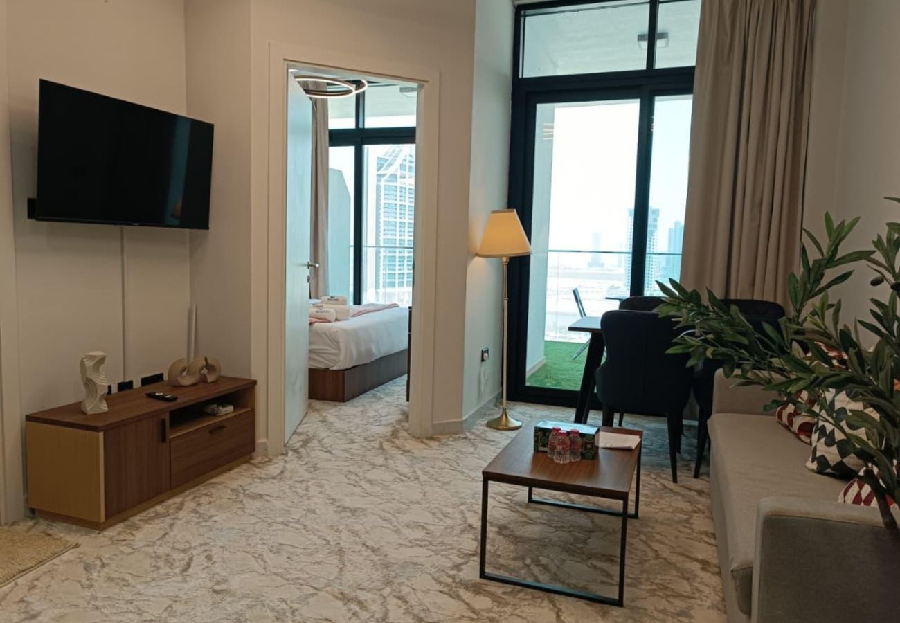 Apartment in Abu Dhabi - Elegant 1br Apt with balcony | Al Maryah Vista 1 