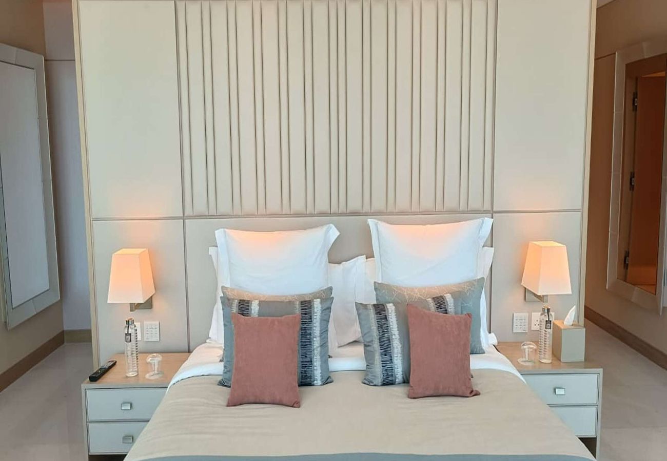 Studio in Dubai - Luxury Studio at FIVE Luxe JBR | Beach Access | Pool | Gym | Full Amenities
