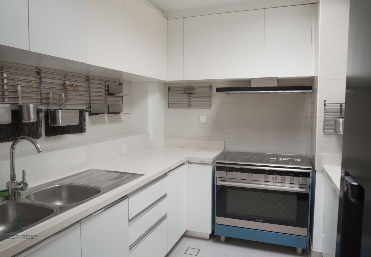 Apartment in Dubai - Modern 3-Bedroom Apartment in Park Gate Residence, Al Kifaf | Brand New & Fully Furnished