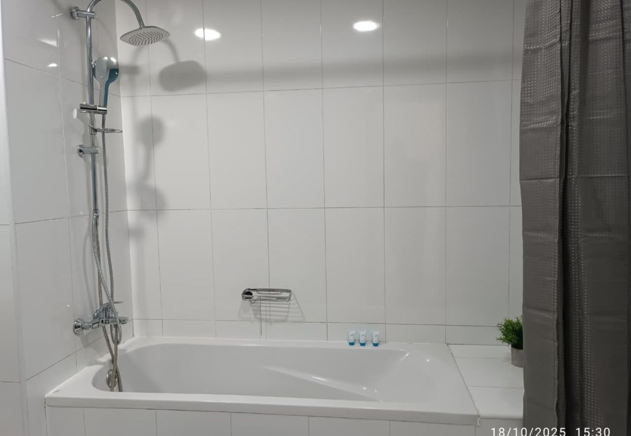 Studio in Abu Dhabi - Modern Fully Furnished Studio Apartment in Hydra Avenue, Al Reem Island – Comfort, Style & Convenience in the Heart of Abu Dhabi