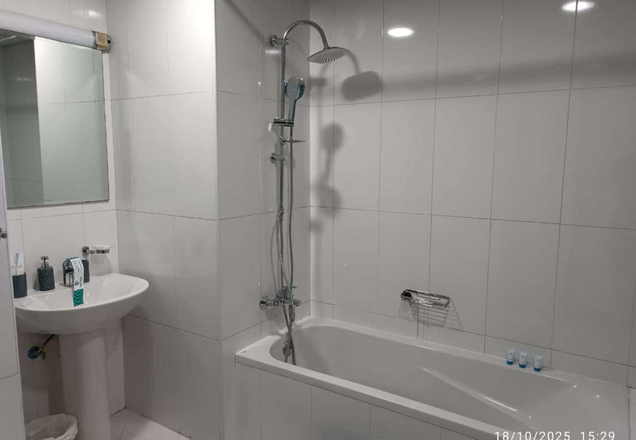 Studio in Abu Dhabi - Modern Fully Furnished Studio Apartment in Hydra Avenue, Al Reem Island – Comfort, Style & Convenience in the Heart of Abu Dhabi